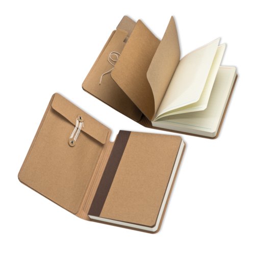 Braunes Notizbuch mit Einband und Verschlussband.