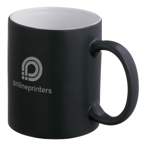 Schwarze Keramiktasse mit Henkel.