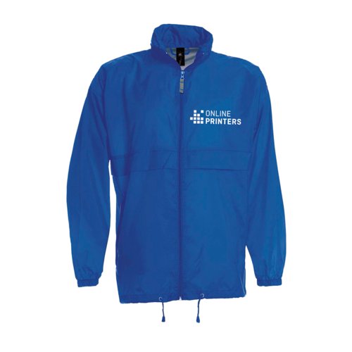 Blaue Nylon-Windjacke mit Kapuze und Reiverschluss.
