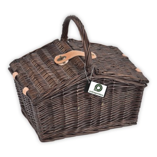 Brauner Weiden-Picknickkoffer mit Tragegriff und Verschluss.