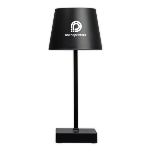 Schwarze Tischlampe mit Lampenschirm und rechteckigem Sockel.