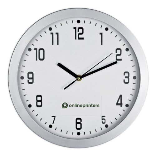 Silberne Wanduhr mit Stunden-, Minuten- und Sekundenzeiger.