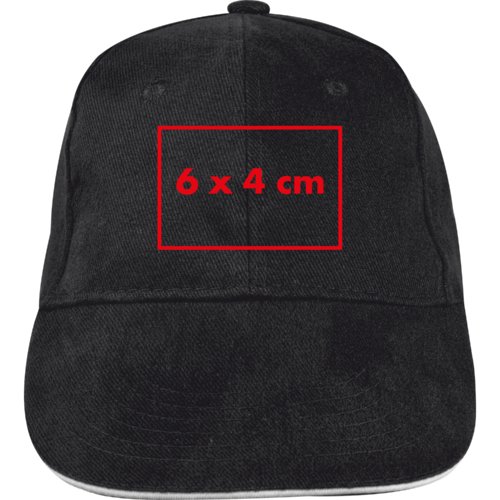 Schwarze Baseballkappe aus Stoff mit sechs Feldern und verstellbarem Riemen.