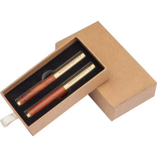 Braunes Holz-Schreibset mit zwei Stiften und passender Box.