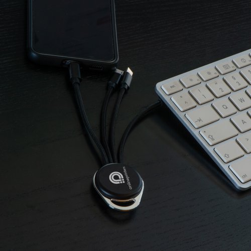 Schwarzes Kabel-Set mit verschiedenen Anschlssen.